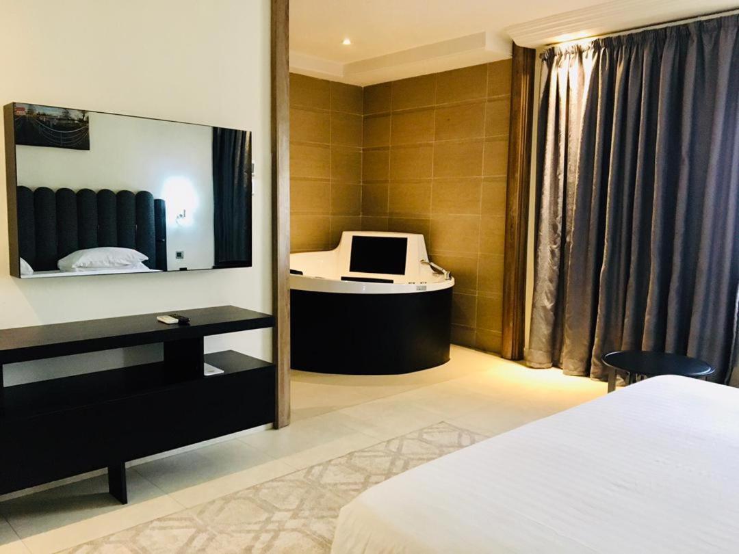 Summerset Continental Hotel Maitama By T E L E Hospitality Абуджа Екстериор снимка