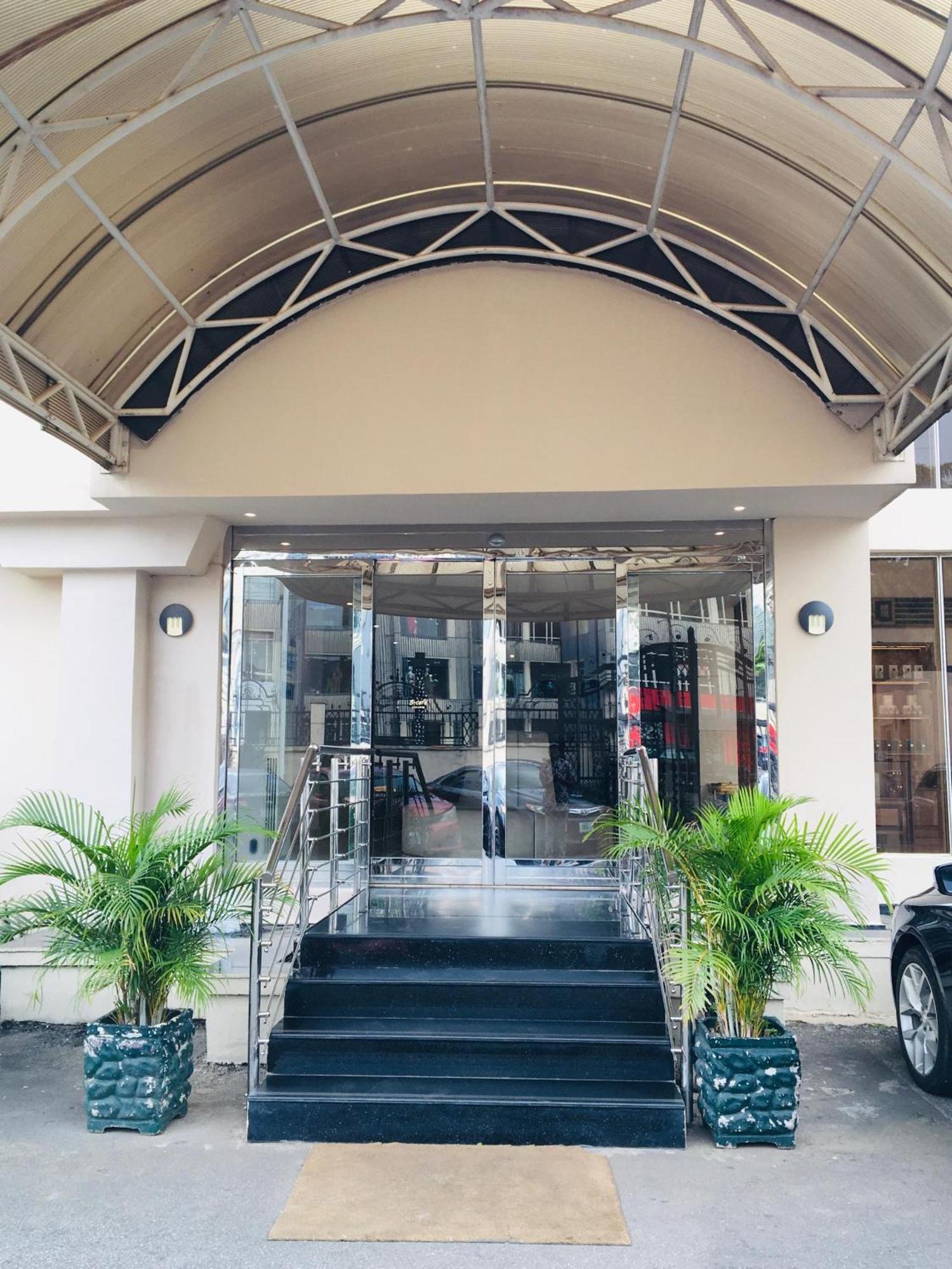Summerset Continental Hotel Maitama By T E L E Hospitality Абуджа Екстериор снимка
