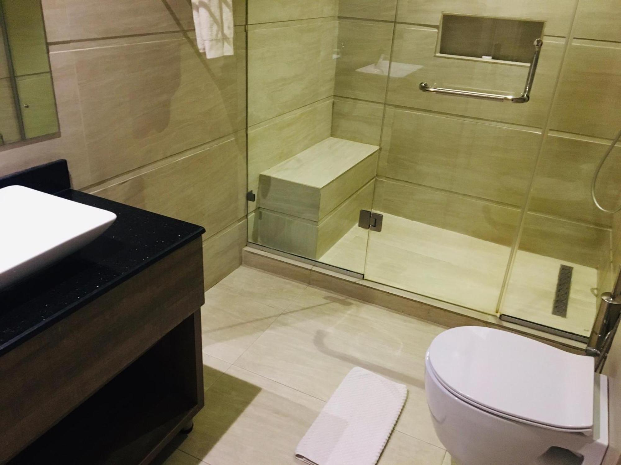 Summerset Continental Hotel Maitama By T E L E Hospitality Абуджа Екстериор снимка