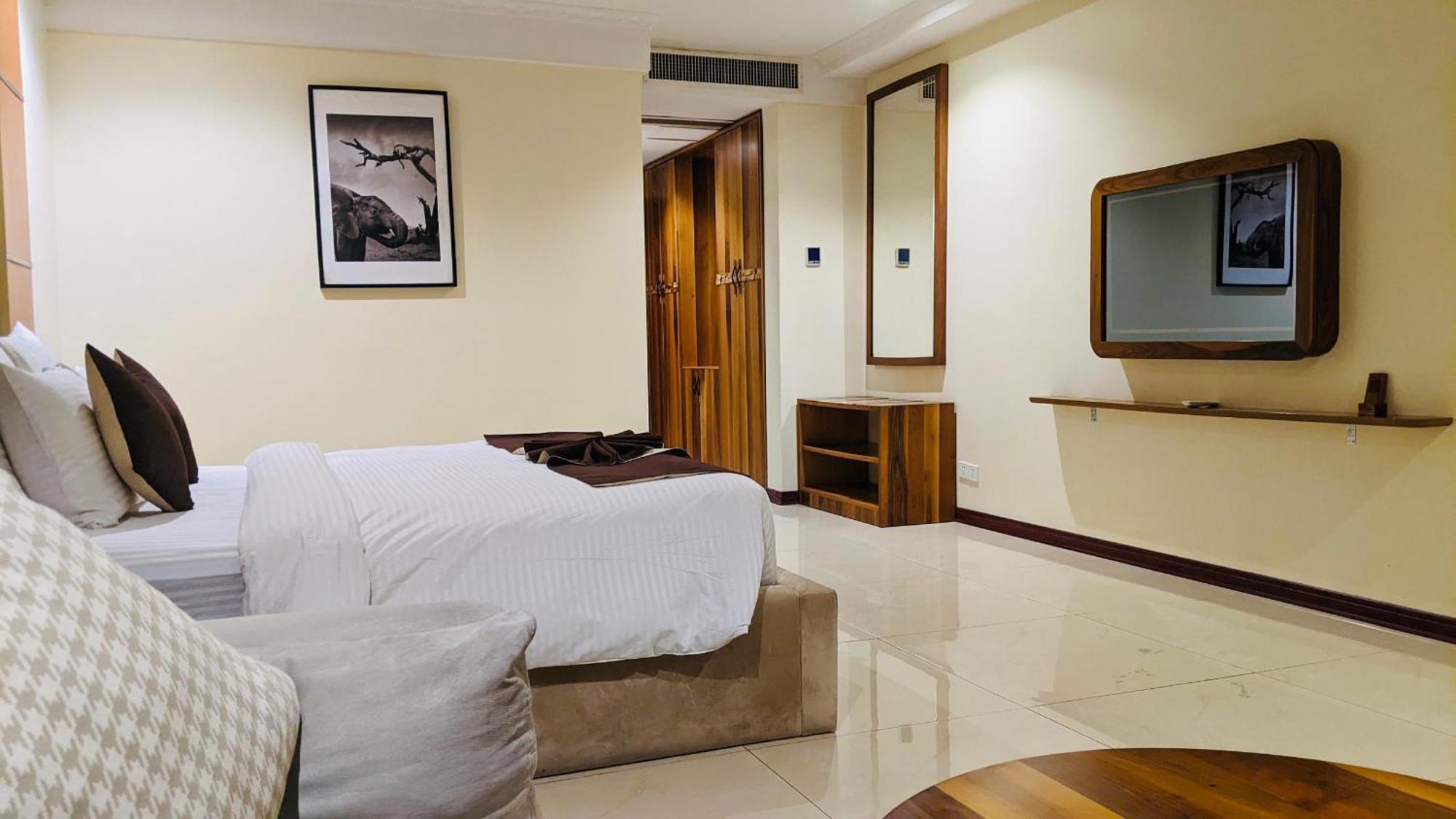 Summerset Continental Hotel Maitama By T E L E Hospitality Абуджа Екстериор снимка